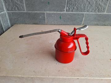 oliatore metallico manuale