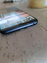 Smartphone con microtelecamera spia nascosta