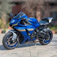 Yamaha YZF - R1 my 2021 no pista