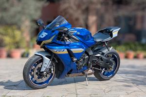 Yamaha YZF - R1 my 2021 no pista
