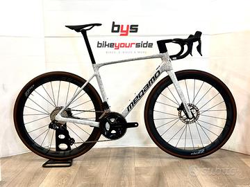 Megamo RAISE SLR | 105 Di2 e ZIPP 303