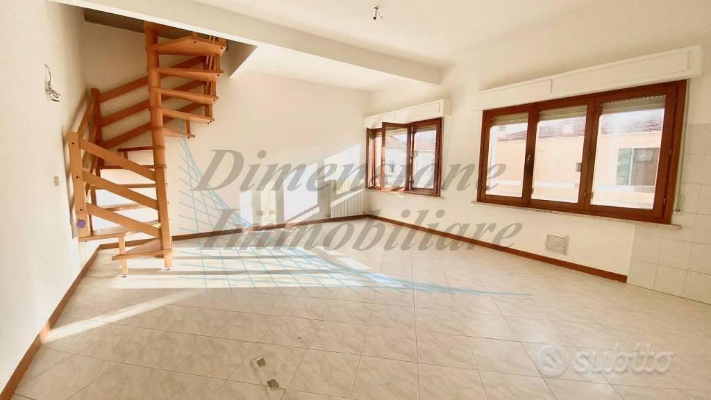 Appartamento di 100 m² con 5 locali a Cecina - Vista 2