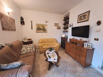 Casale in collina con oliveto Volterra