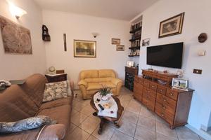 Casale in collina con oliveto Volterra