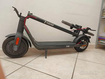 Monopattino elettrico Navee V50