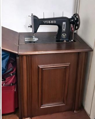 Macchina da cucire Vigor vintage con mobile