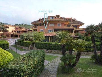Trilocale sulla spiaggia del golfo di Marinella
