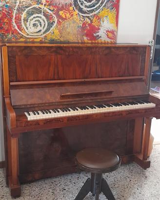 pianoforte a muro