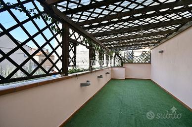 Bilocale con terrazzo