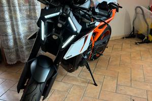 Ktm 990 duke r 2026