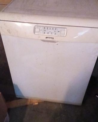 Lavastoviglie funzionante Smeg