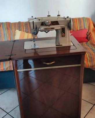 Macchina da cucire Singer modello 401 M13