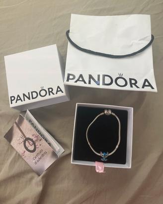 Bracciale con charm di pandora