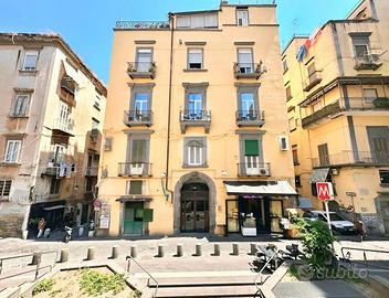 MONOLOCALE A NAPOLI