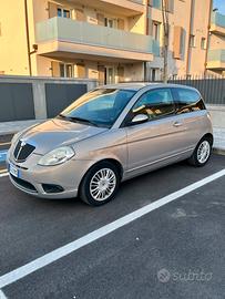 Lancia Ypsilon 1.2 benzina con Bluetooth