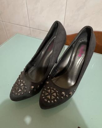 tacchi grigi in camoscio 10cm con borchie