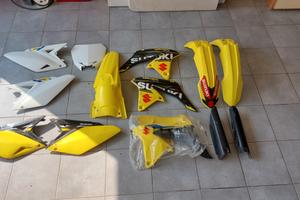 Plastiche Suzuki