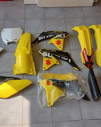 Plastiche Suzuki