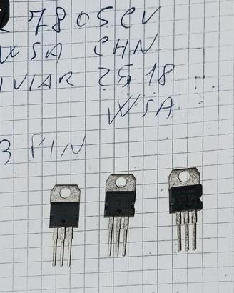 regolatore di tensione lineare positivo L7805CV