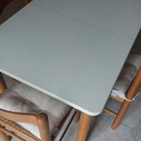 tavolo in legno allungabile con set di 4 sedie