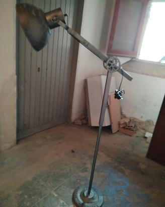 Lampada da terra artigianale vintage 