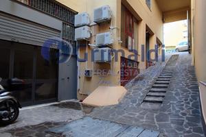 Sciuti/Lazio magazzino+uffici ristrutturato