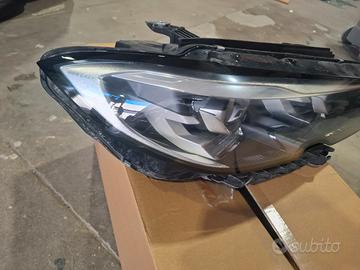 Faro BMW 320 tourind xdrive Del 2021  