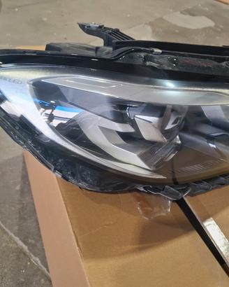 Faro BMW 320 tourind xdrive Del 2021  