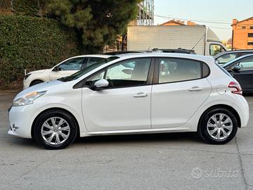 Peugeot 208 1.4 HDi 68 CV 5 porte Van autocarro 4 