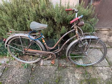Bici vecchia da donna