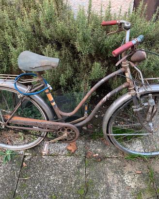 Bici vecchia da donna