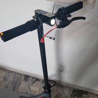 Nuovo monopattino elettrico, mai usato.