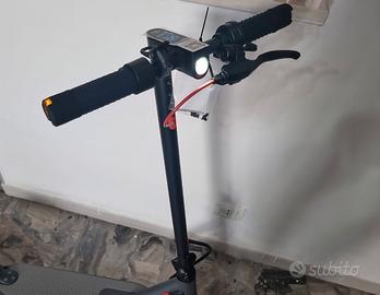 Nuovo monopattino elettrico, mai usato.