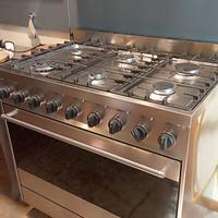 Fornello 6 fuochi Smeg libera installazione 