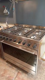 Fornello 6 fuochi Smeg libera installazione 