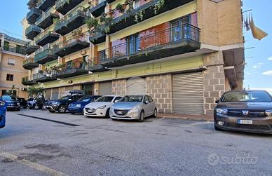 4 LOCALI A NAPOLI