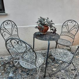 Sedie e tavolino da giardino in ferro 