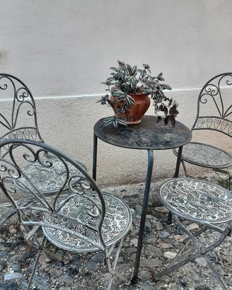 Sedie e tavolino da giardino in ferro 