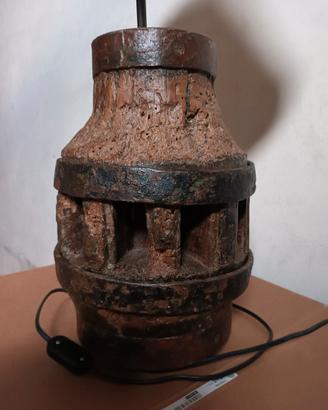 Lampada in legno rustica 