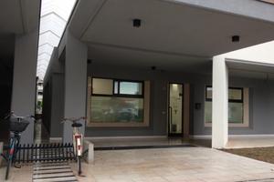 Locale commerciale locato a studio dentistico