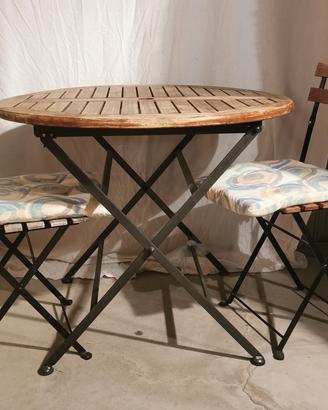 Tavolo da giardino + 2 sedie