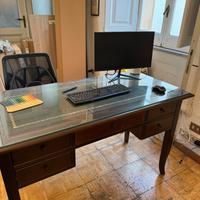 scrivania con vetro