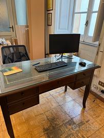 scrivania con vetro