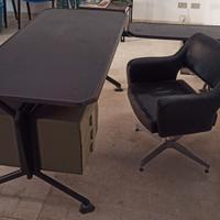 Scrivania  Arco di Olivetti con penisola