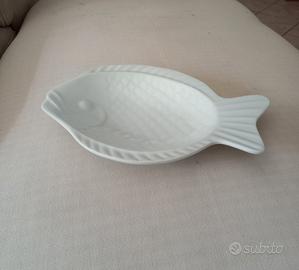 Piatto in porcellana a forma di pesce cm.27x18