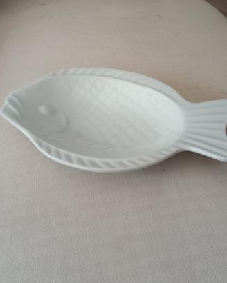Piatto in porcellana a forma di pesce cm.27x18