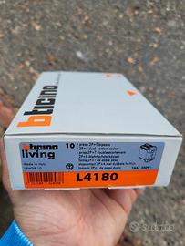 Bticino presa bipasso living light