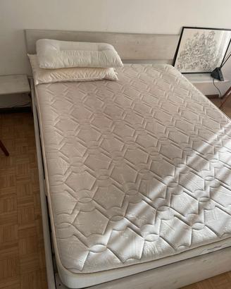 camera da letto con materasso 