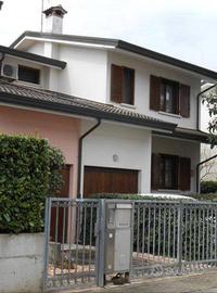 Immobile in asta di 205 m² con 5 locali e box auto