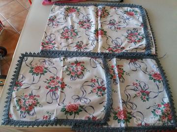 Centro centrino cucito a mano fiori blu chiaro